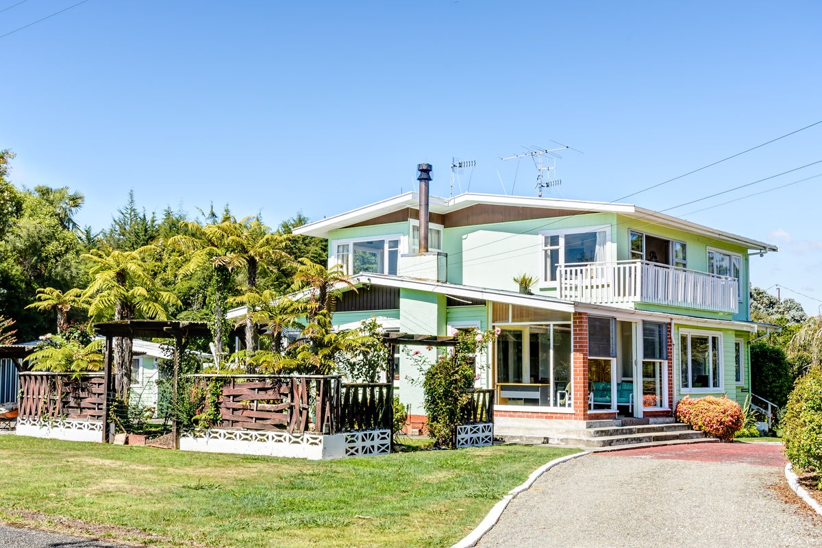 8 Flett Road, Upper Moutere - Carousel 1