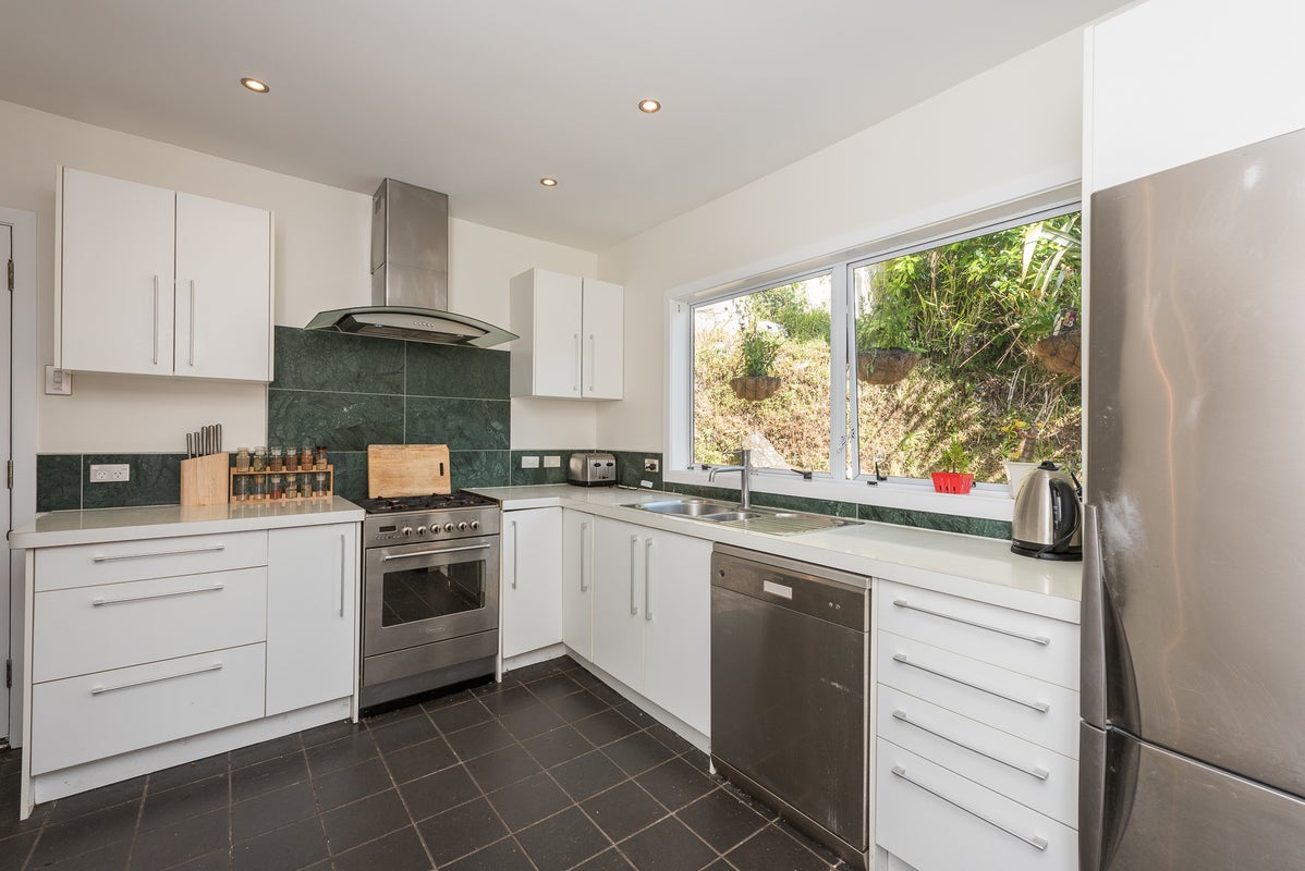 6 Allington Road, Karori, Wellington - Carousel 10