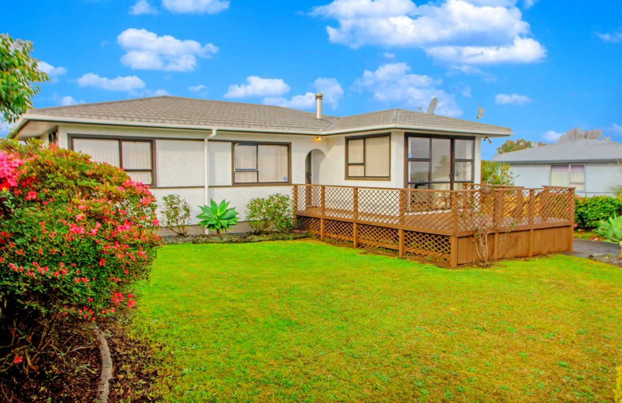 42 Sycamore Drive, Sunnynook, Auckland - Carousel 2