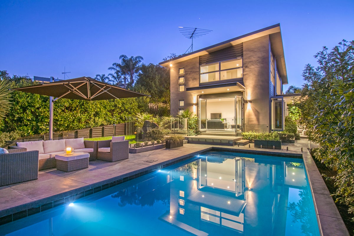 3 Seymour Road, Mellons Bay, Auckland - Carousel 1