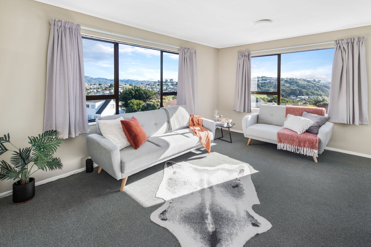 16 Adventure Drive, Whitby, Porirua - Carousel 2