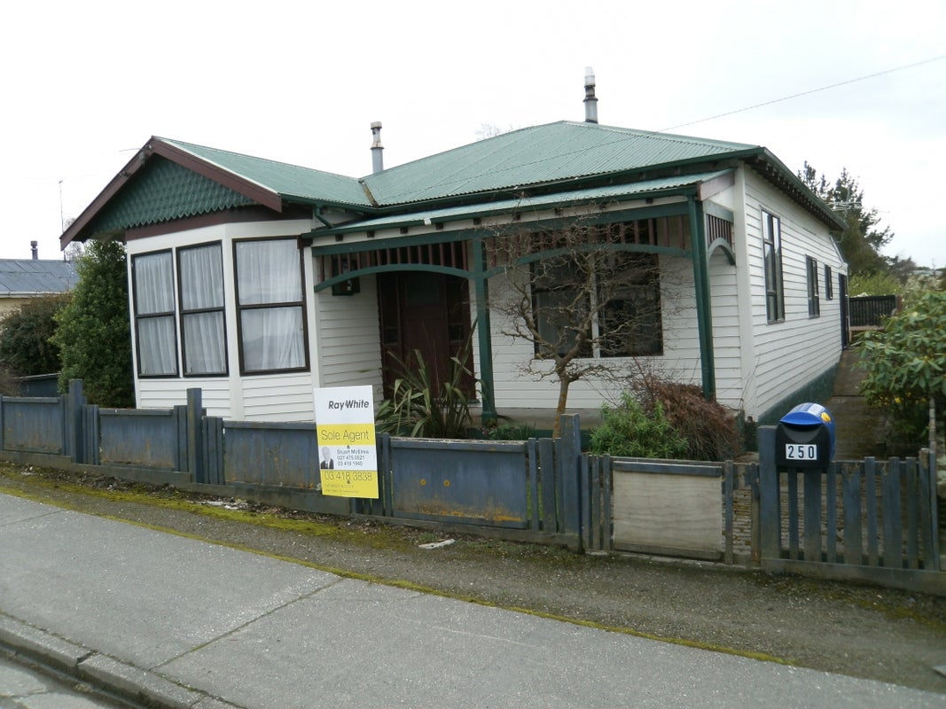 250 Clyde Street, Balclutha - Carousel 1