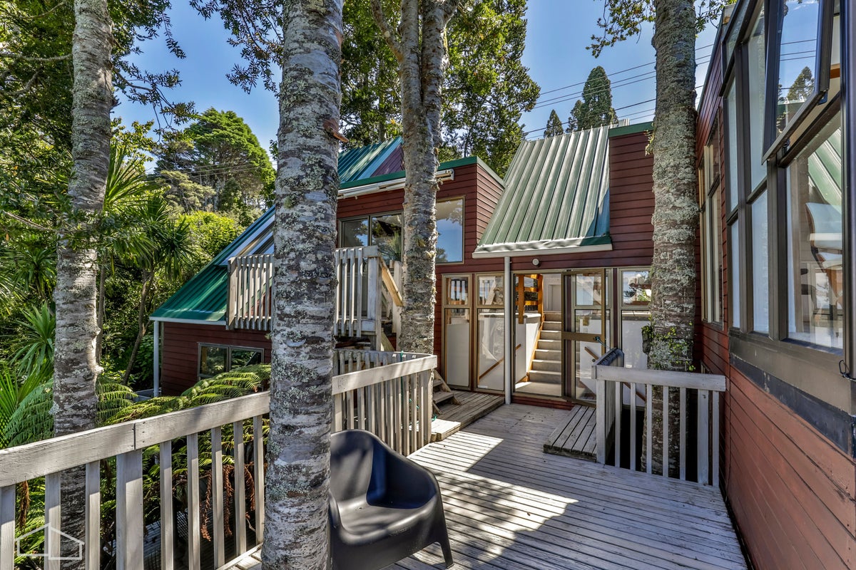 53 Takahe Road, Titirangi, Auckland - Carousel 1