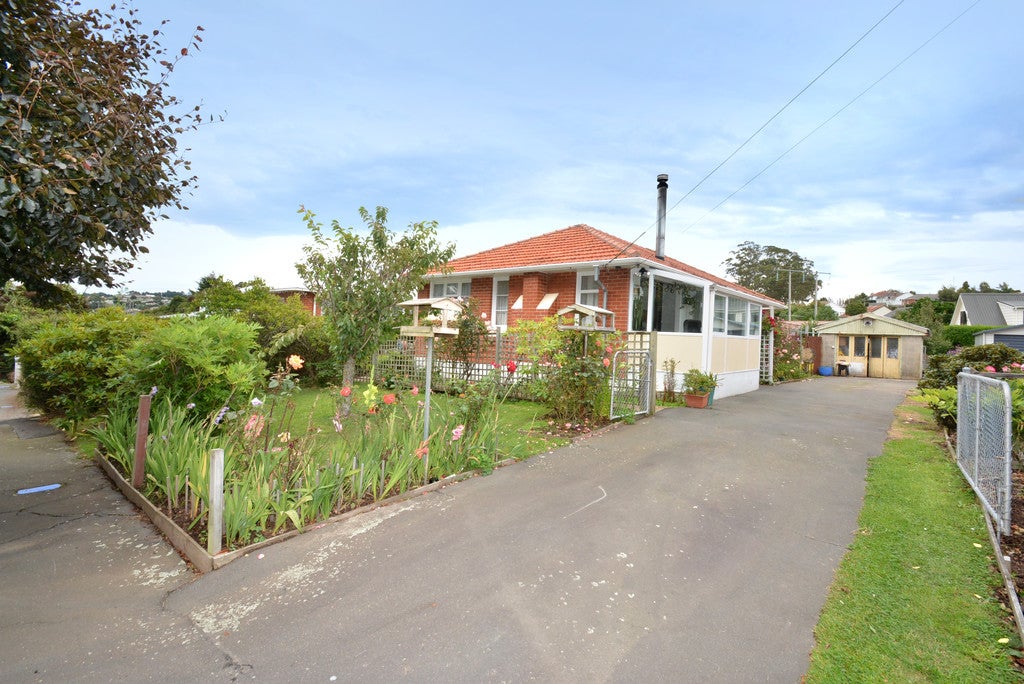 18 Tilburn Street, Halfway Bush, Dunedin - Carousel 1