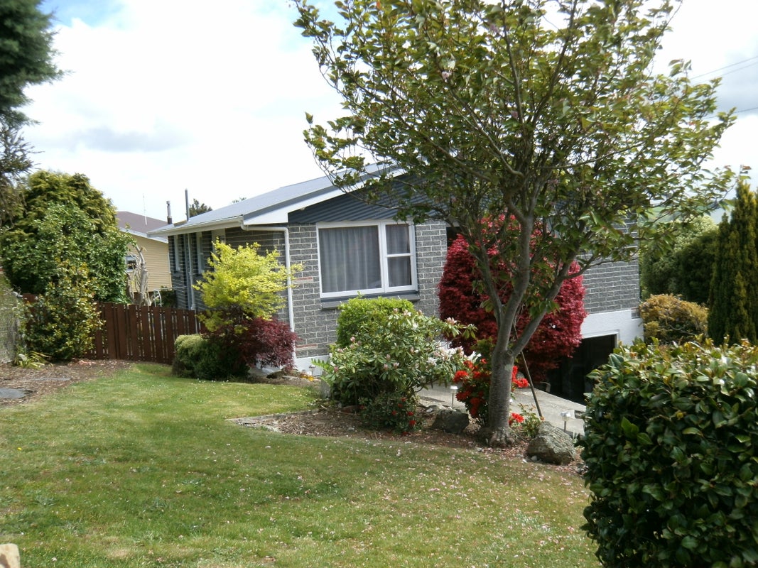 24 Golfers Drive, Balclutha - Carousel 1