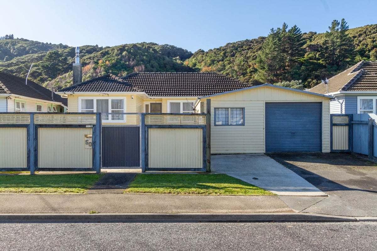 50 Bull Avenue, Wainuiomata, Lower Hutt - Carousel 1