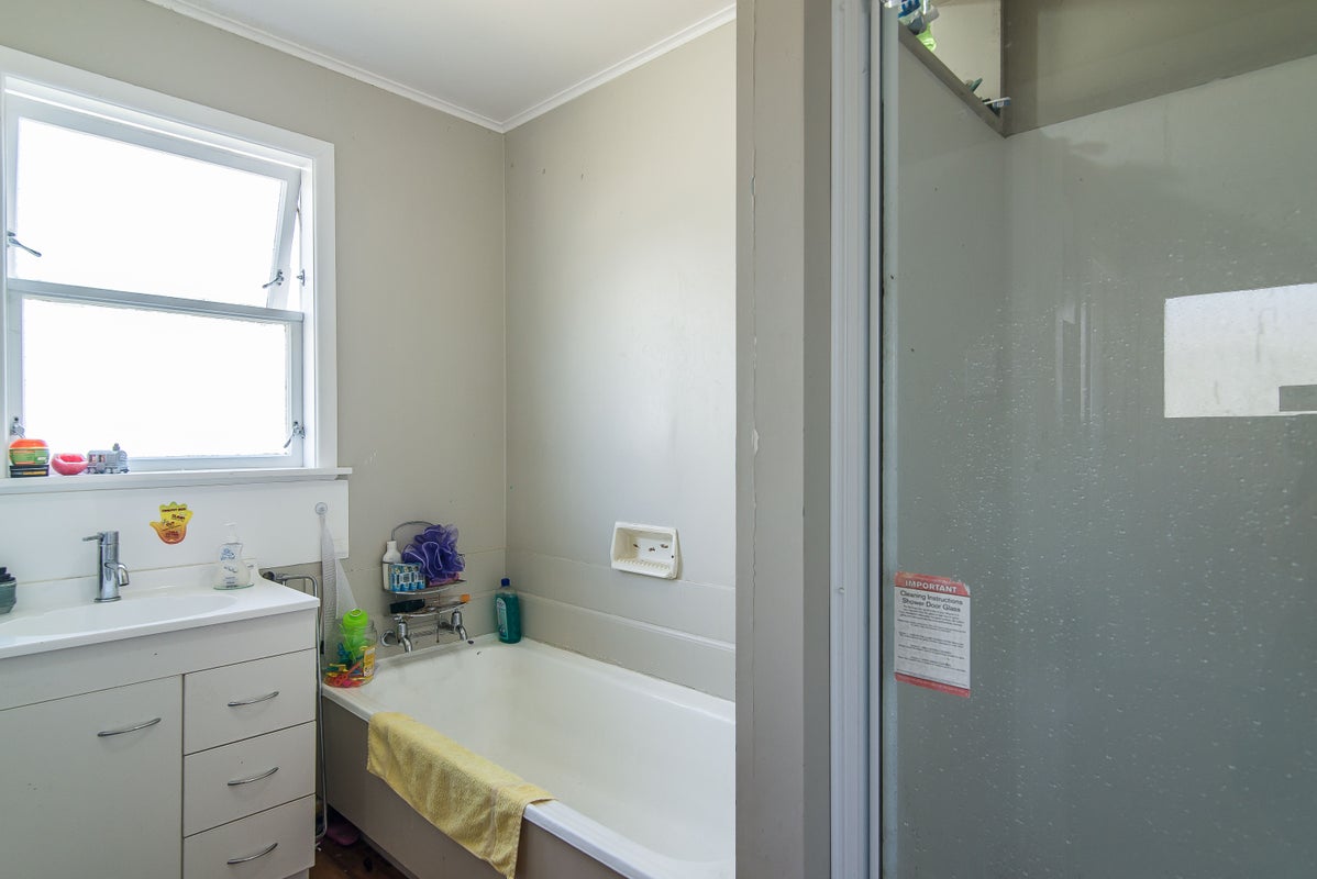21 Levant Street, Cannons Creek, Porirua - Carousel 10