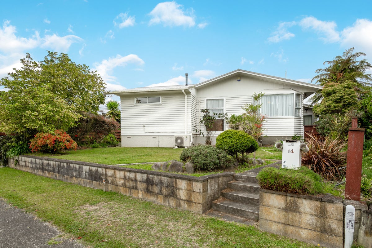 14 Deanwell Avenue, Deanwell, Hamilton - Carousel 2