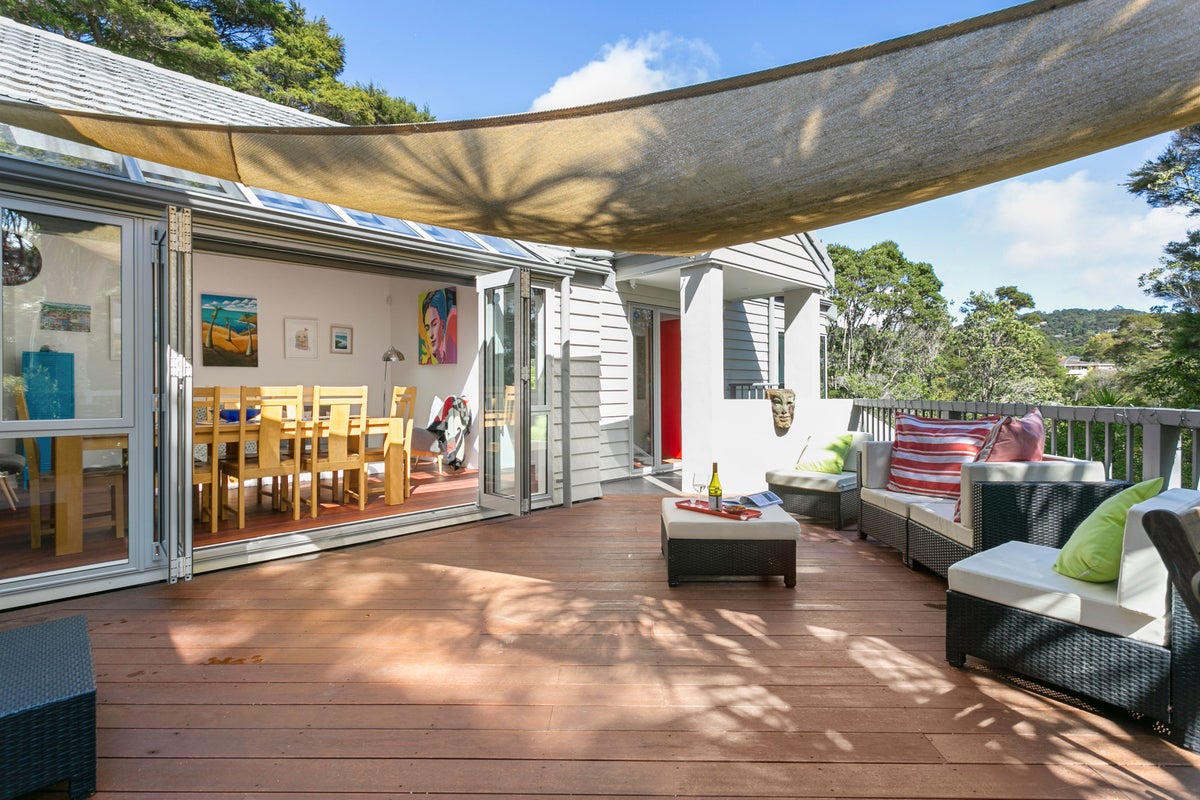 11E Woodfern Crescent, Titirangi, Auckland - Carousel 2