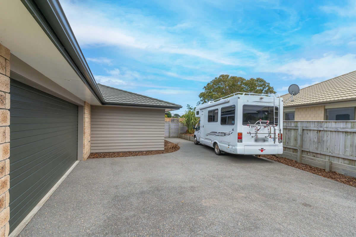 9 Simpson Crescent, Raumati Beach, Paraparaumu - Carousel 18