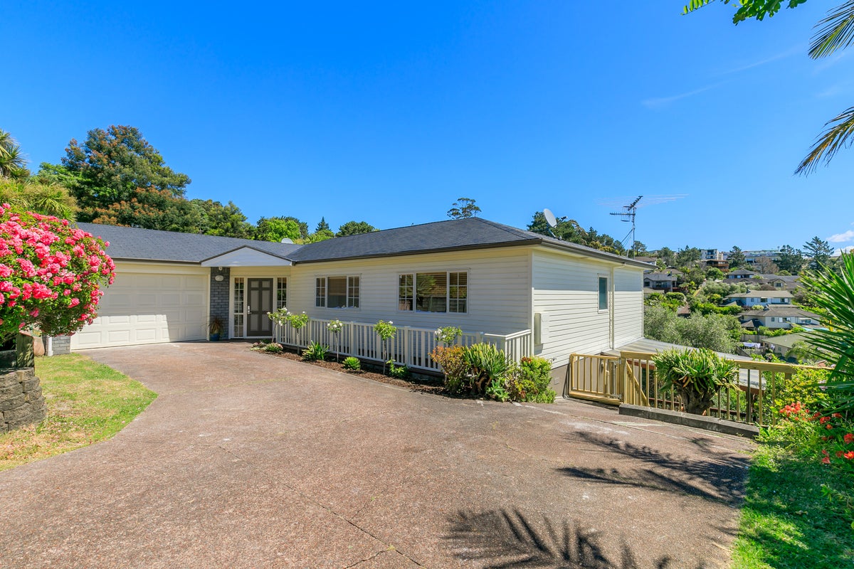 8 Bushglen Court, Browns Bay, Auckland - Carousel 1