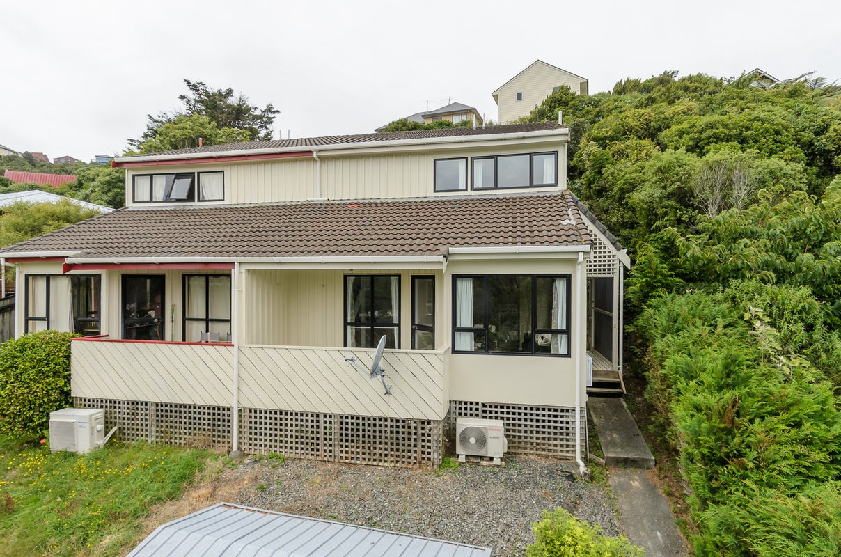 2/8 Emily Way, Karori, Wellington - Carousel 2