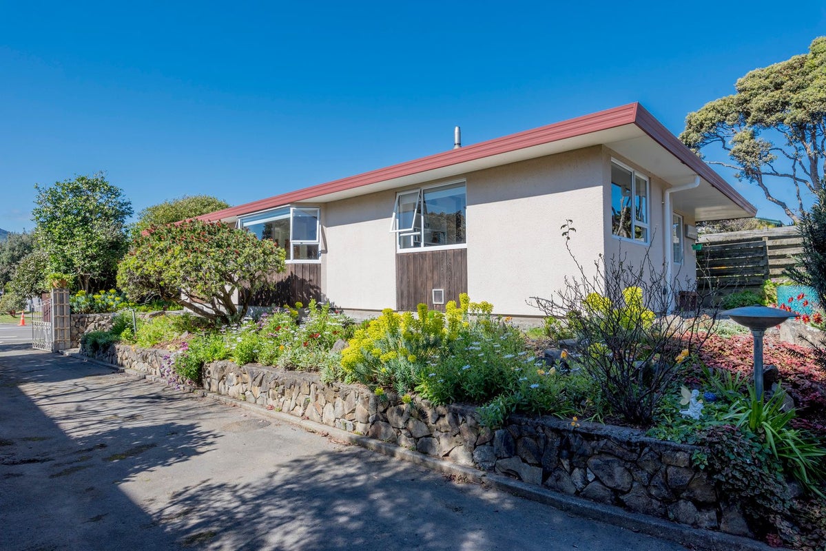 39 William Street, Waikanae Beach, Waikanae - Carousel 1