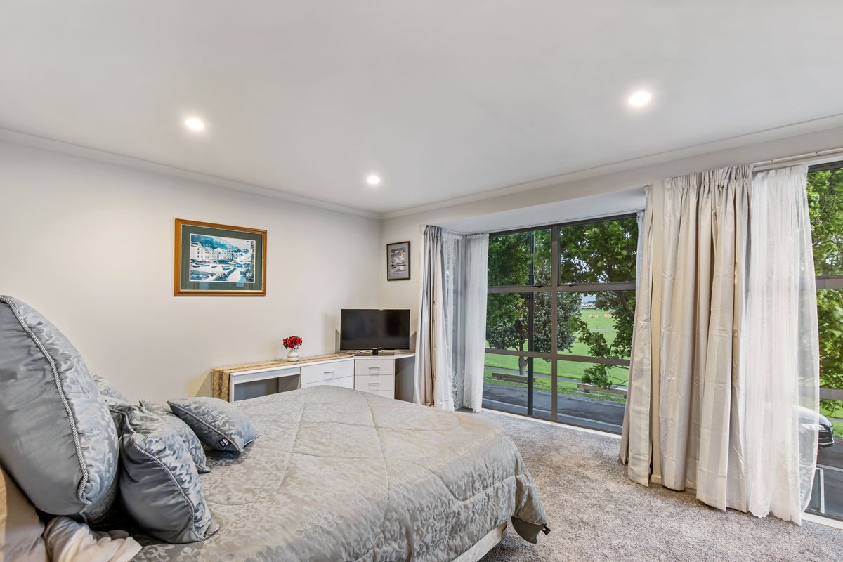 24 Figaro Crescent, Takanini, Auckland - Carousel 10
