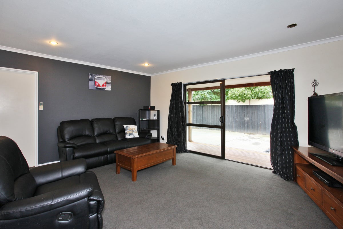 2/24 Pannell Avenue, Wainoni, Christchurch - Carousel 2
