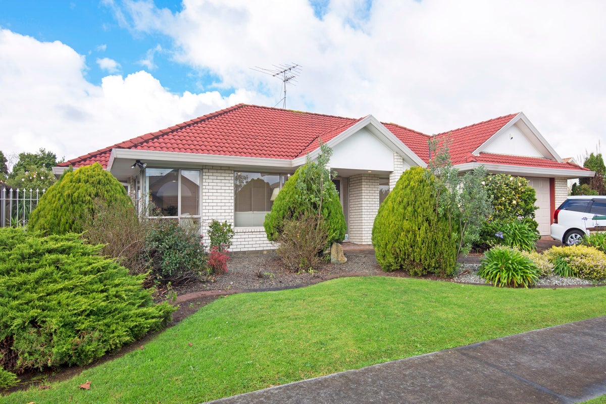 1/16 Keswick Close, Northpark, Auckland - Carousel 1