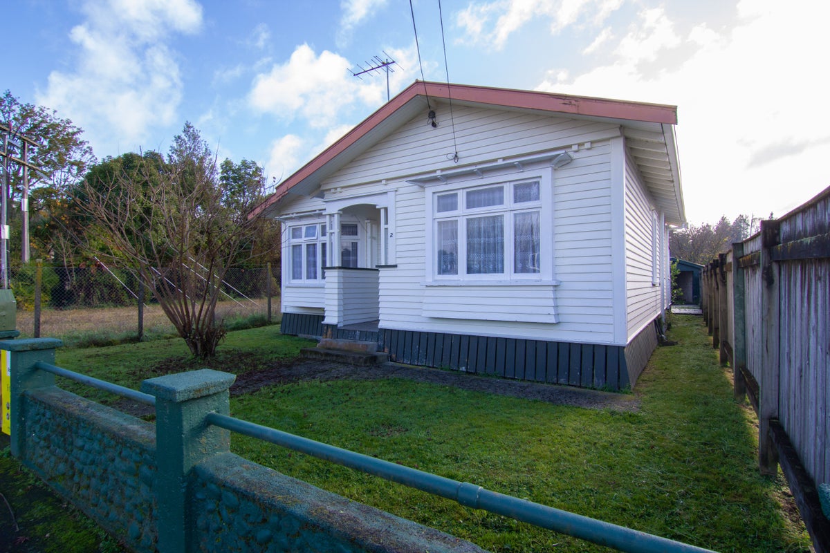 2 Huia Street, Taumarunui - Carousel 16
