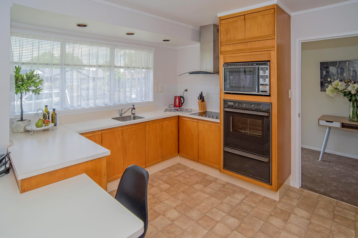 25 Evanda Crescent, Conifer Grove, Takanini - Carousel 2