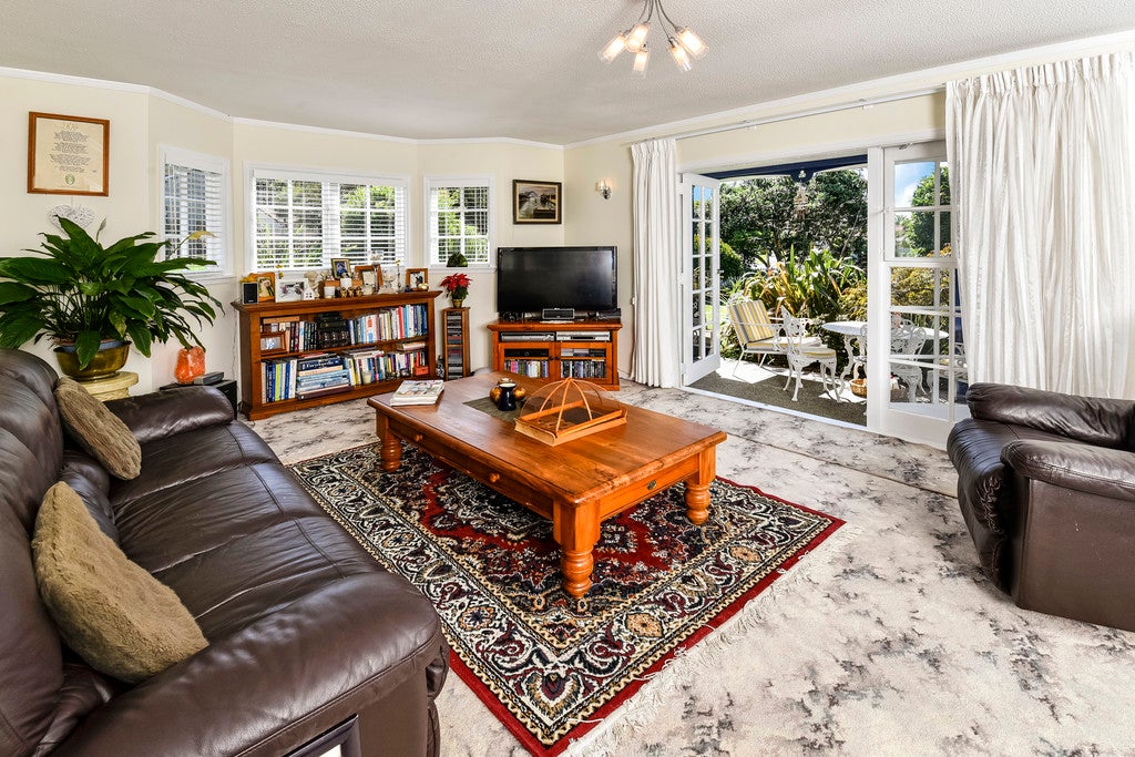 2 Langana Avenue, Browns Bay, Auckland - Carousel 2