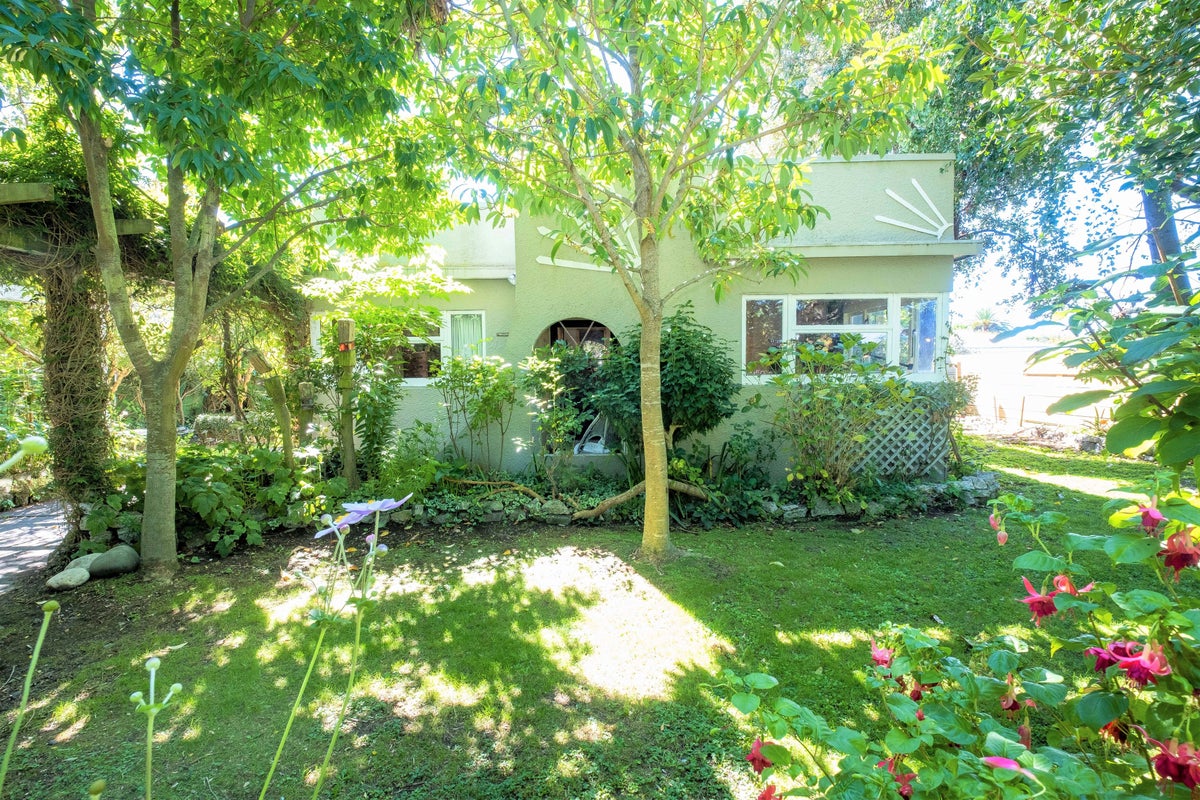 10 Gow Avenue, Haumoana, Haumoana - Carousel 1