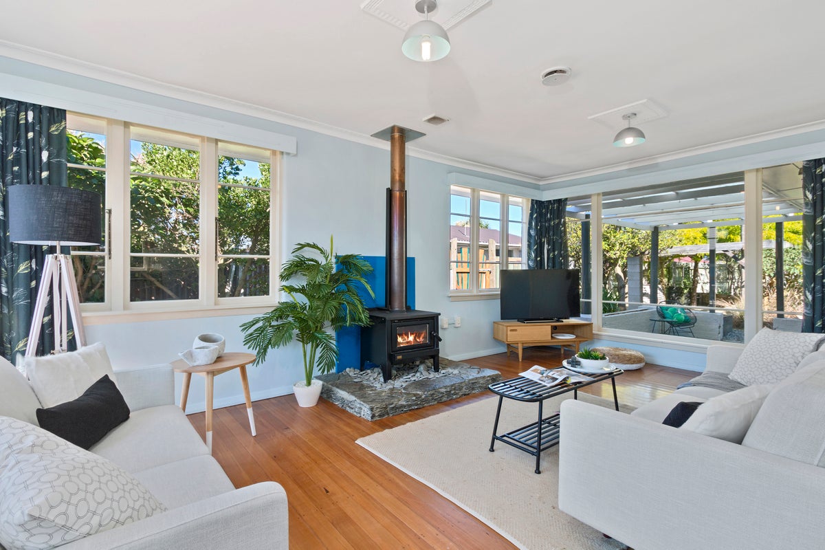 70 Bridge Street, New Brighton, Christchurch - Carousel 1