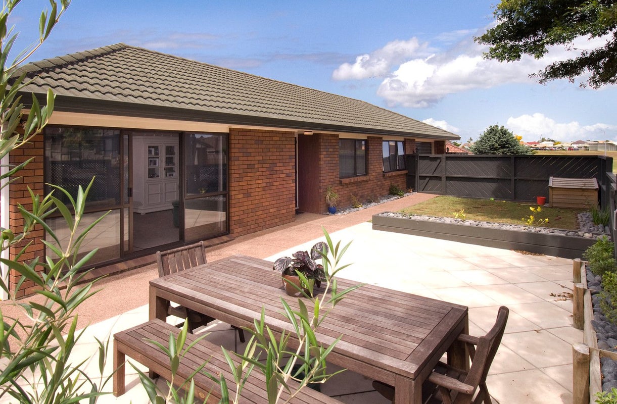 2/6 Kookaburra Place, Botany Downs, Auckland - Carousel 2