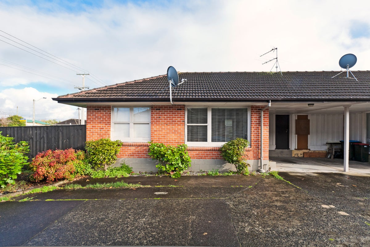 1/96 Mount Smart Road, Onehunga, Auckland - Carousel 2