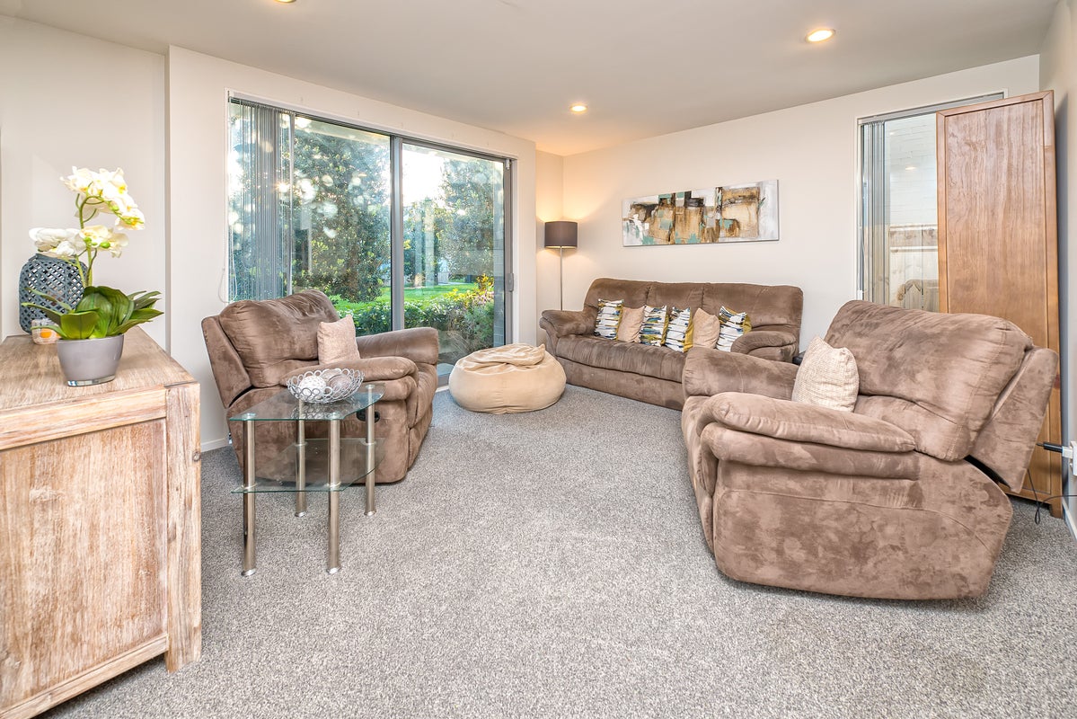 45 Phar Lap Crescent, Takanini, Auckland - Carousel 2
