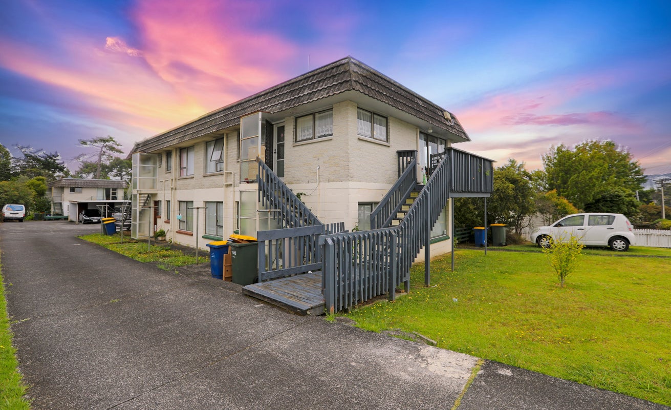 2/126 Lynwood Road, New Lynn, Auckland - Carousel 1
