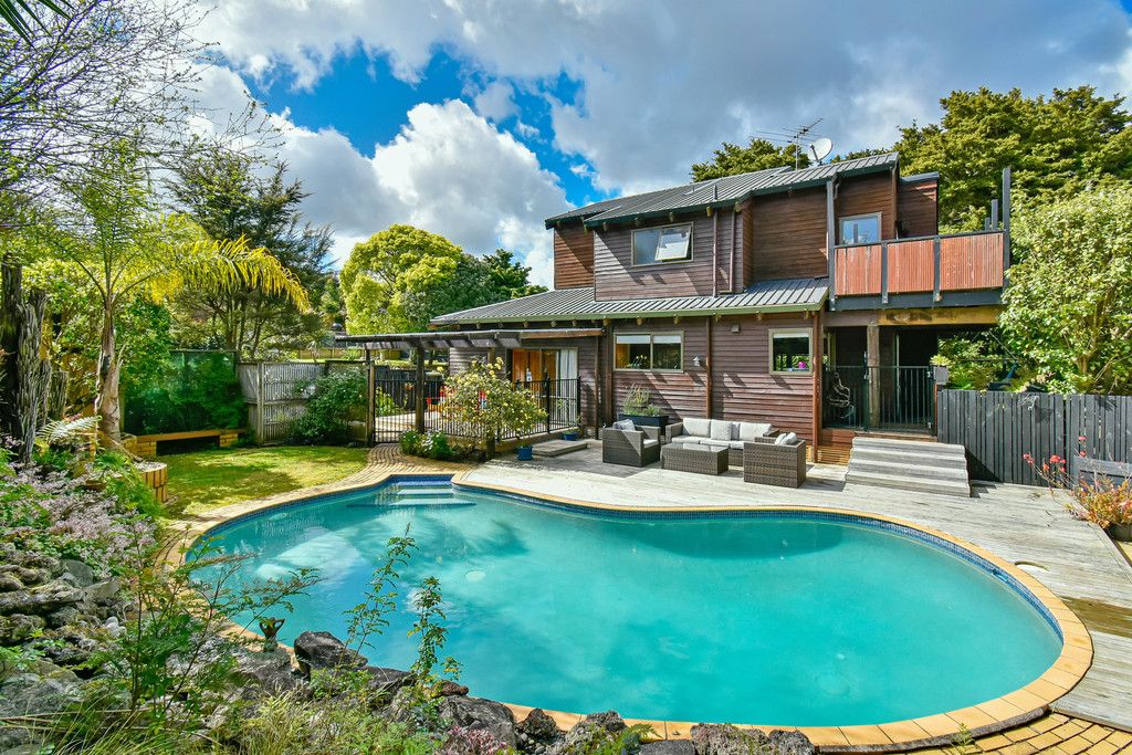 16 Eugenia Rise, Totara Heights, Auckland - Carousel 1