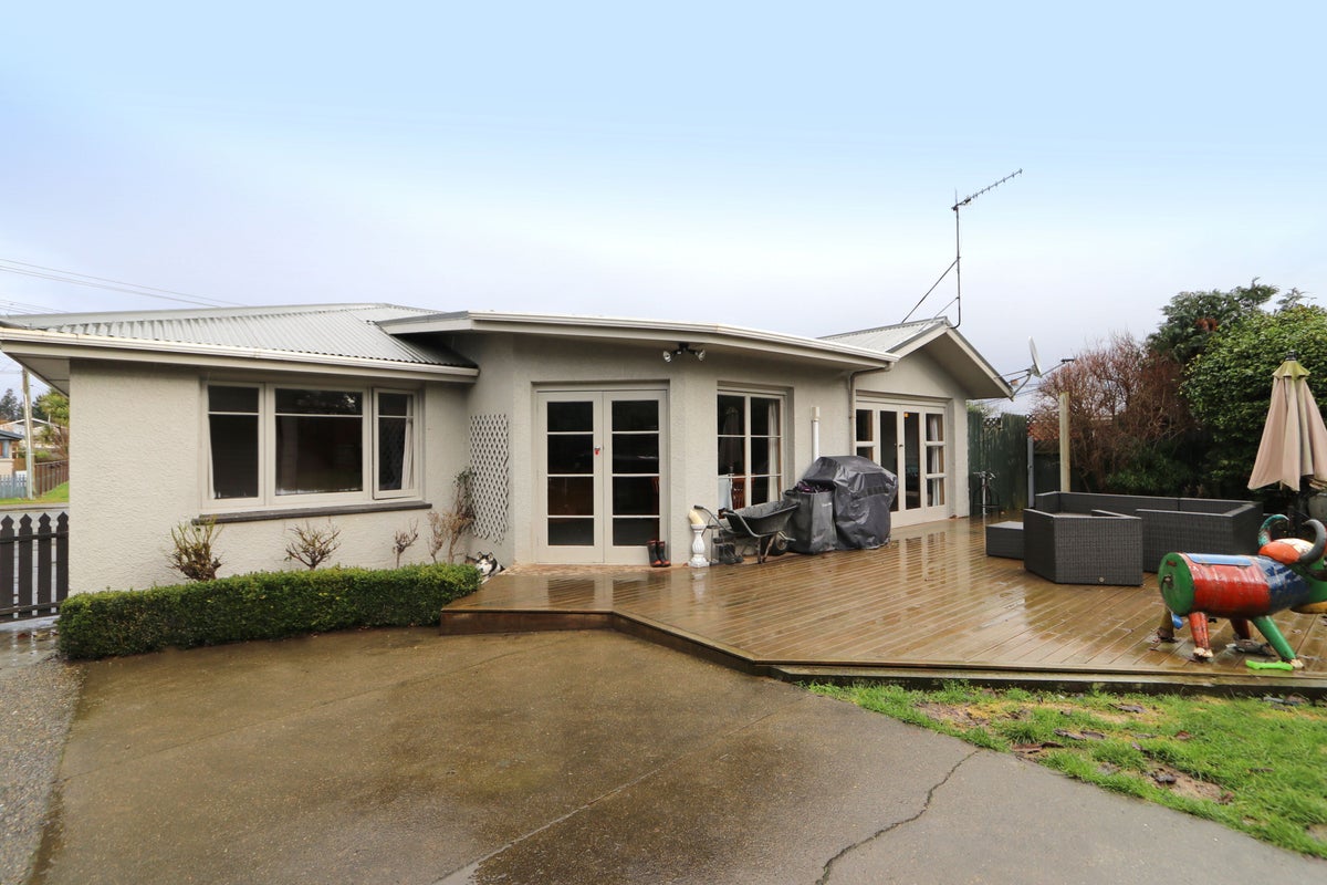 14 Holloway Street, Waikiwi, Invercargill - Carousel 1