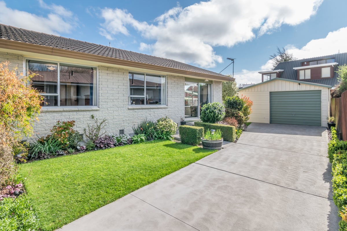 2/6 Cam Place, Harewood, Christchurch - Carousel 1