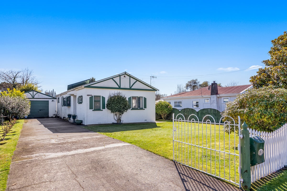 19 Corlett Street, Utuhina, Rotorua - Carousel 1