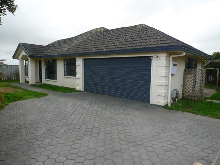 7B Northwood Close, Woodridge, Wellington - Carousel 1