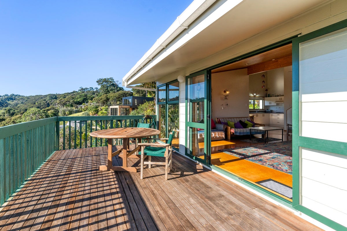 27 Victoria Road North, Onetangi, Waiheke Island - Carousel 2
