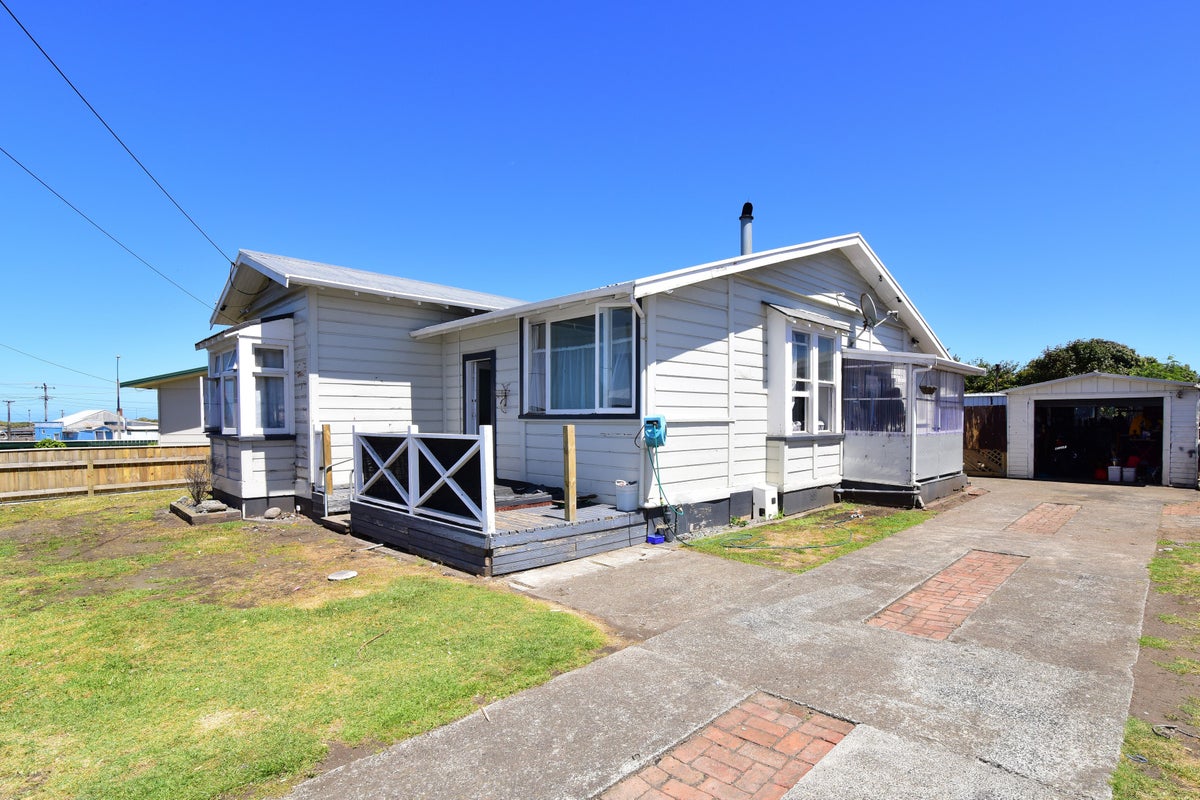 1B Mosston Road, Castlecliff, Whanganui - Carousel 1