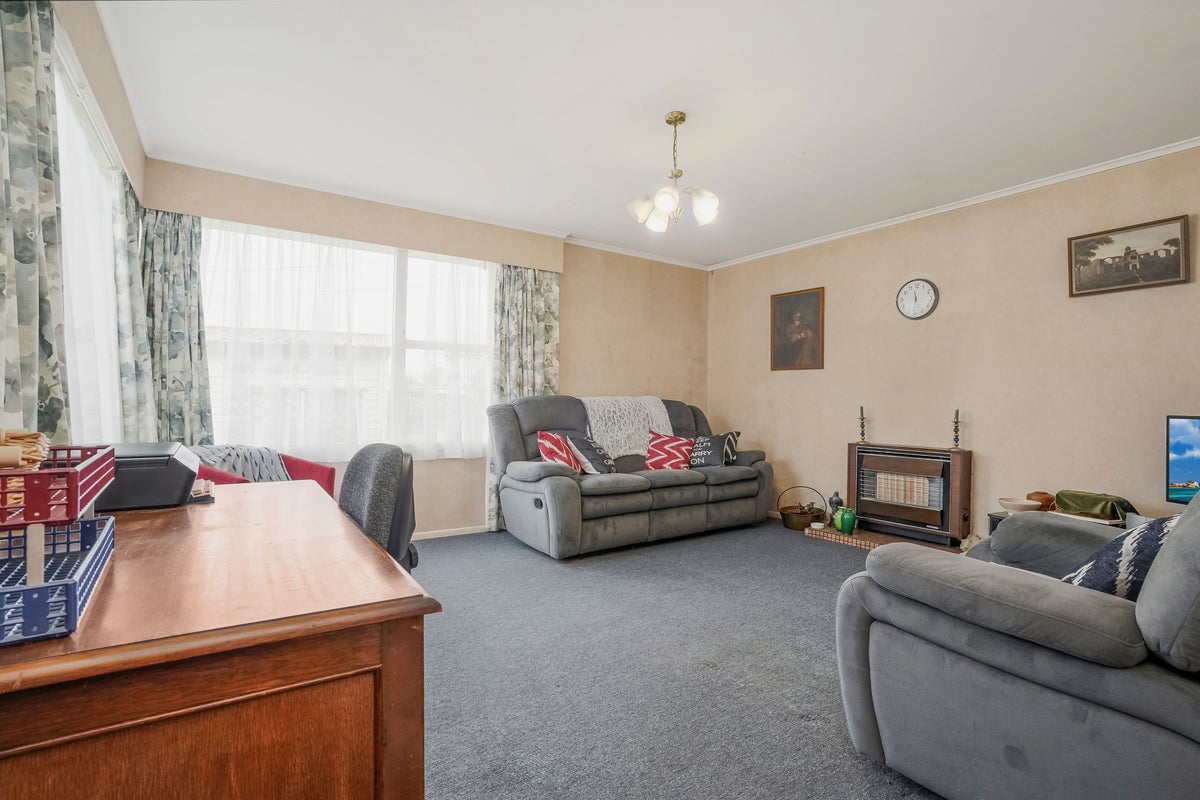 45 Te Anau Place, Glenview, Hamilton - Carousel 2