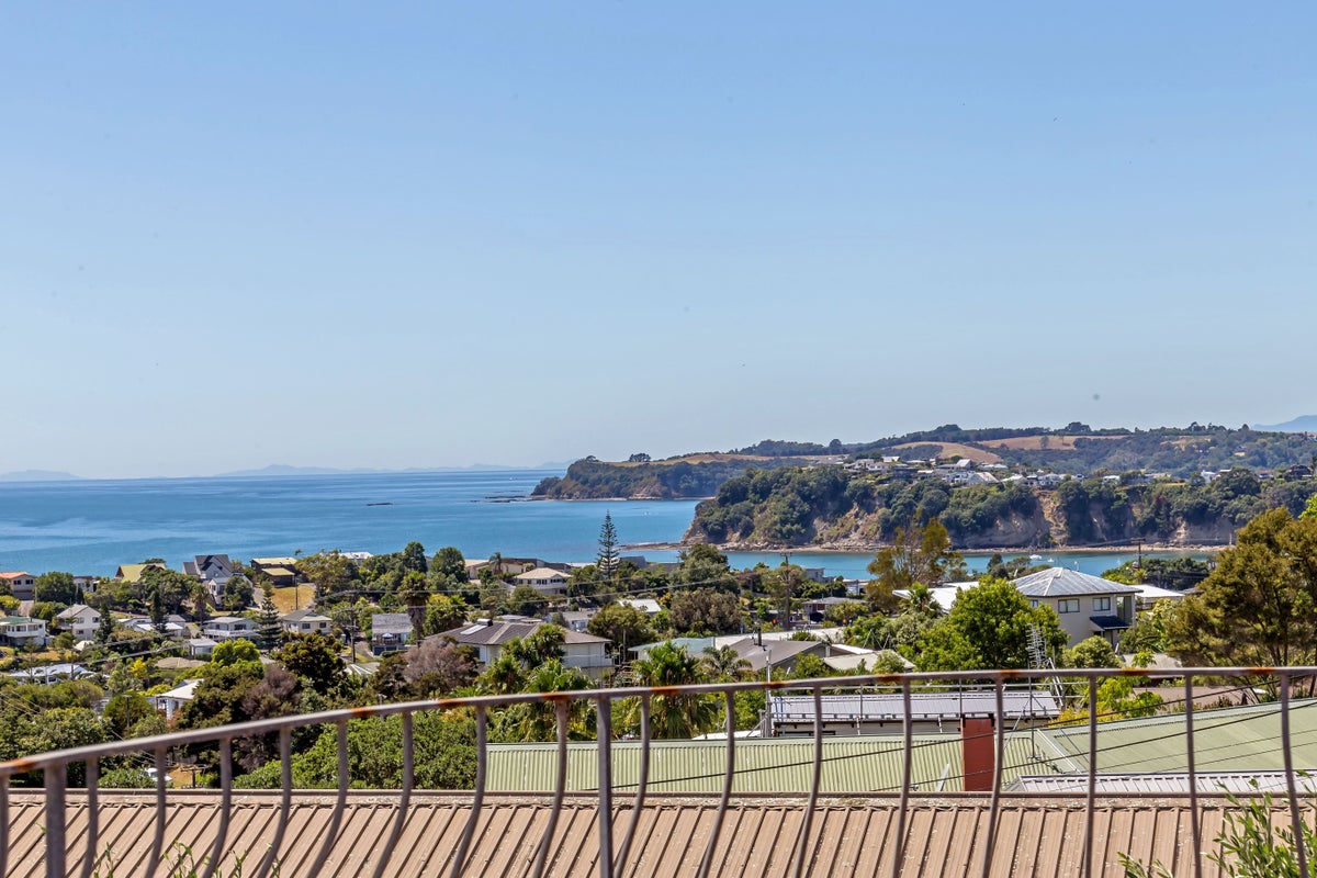 43 Elliston Crescent, Stanmore Bay, Whangaparaoa - Carousel 2