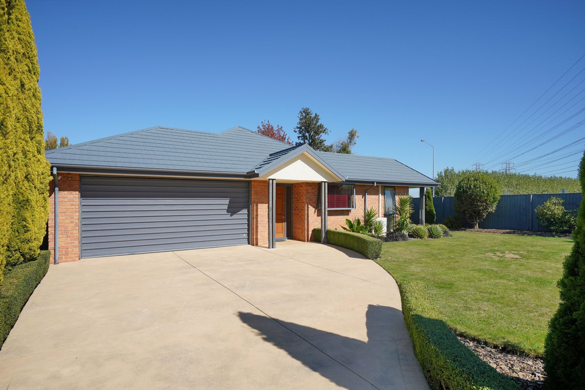 57 Chesterfield Mews, Russley, Christchurch - Carousel 1
