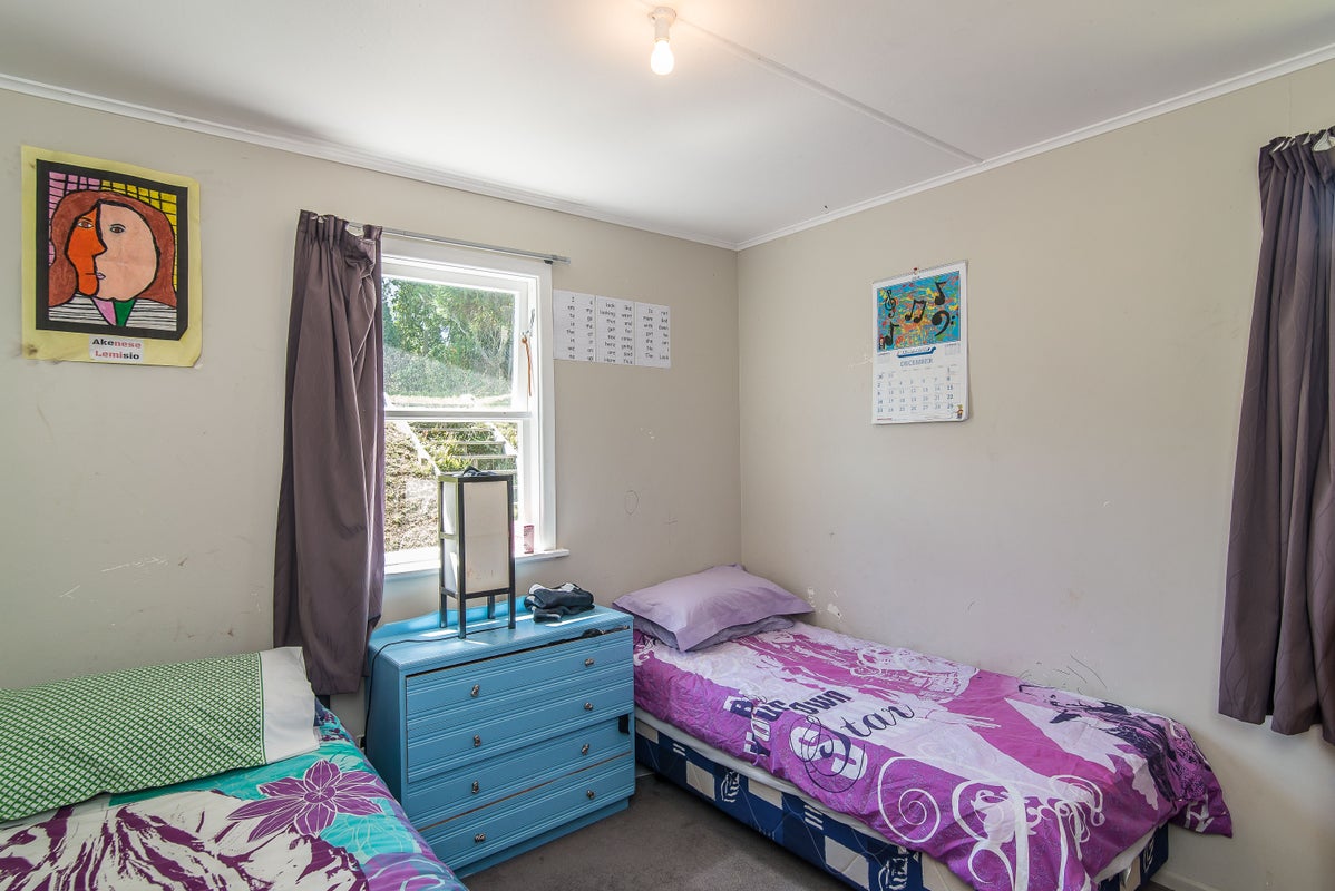 21 Levant Street, Cannons Creek, Porirua - Carousel 2
