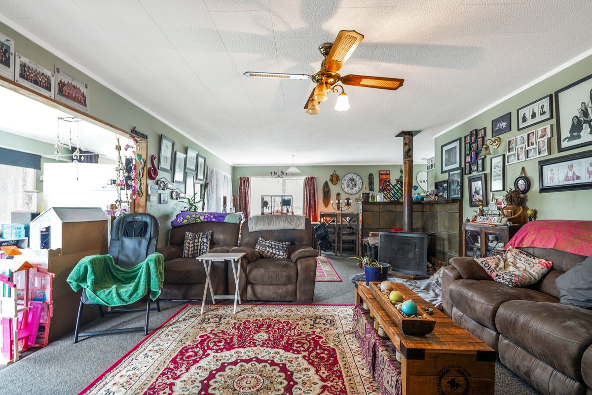 14 Edward Avenue, Pukemiro - Carousel 2