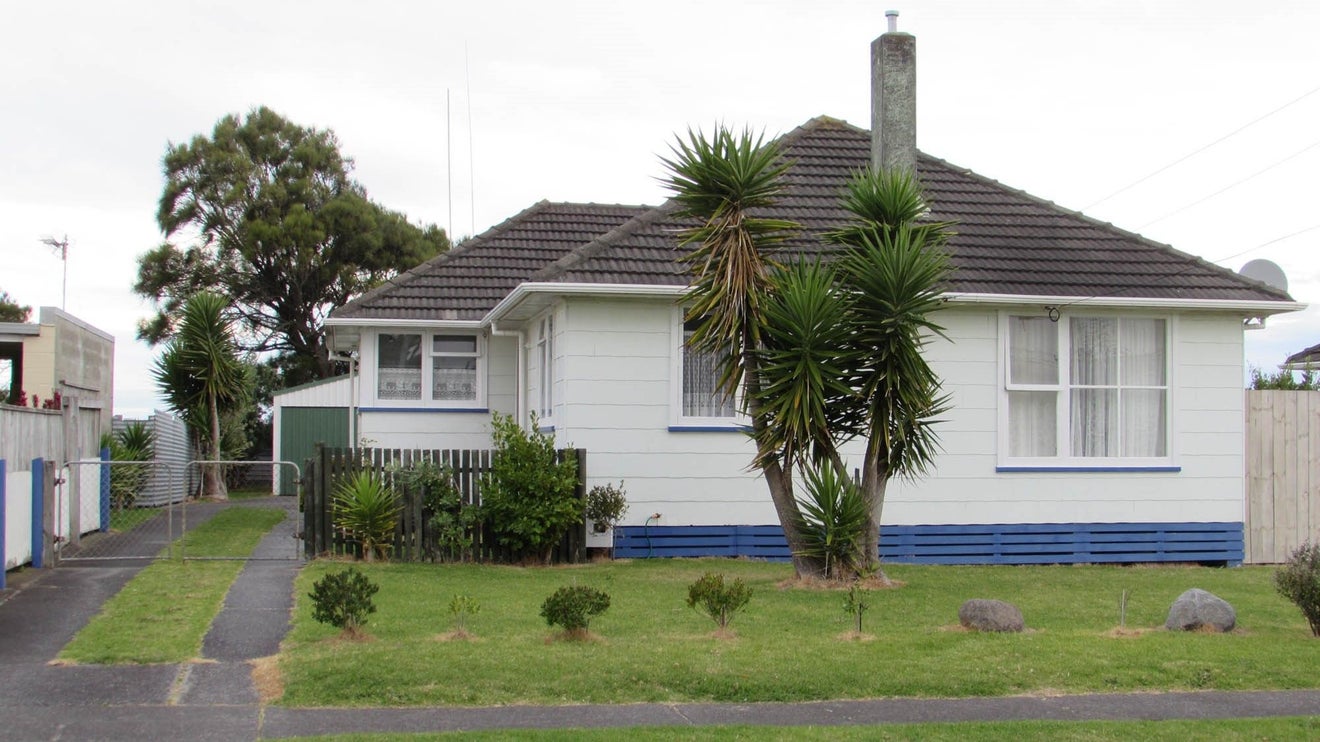 42 Matipo Street, Castlecliff, Whanganui - Carousel 1