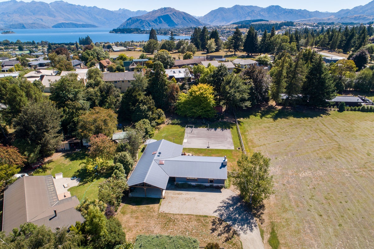 228 Stone Street, Wanaka - Carousel 2