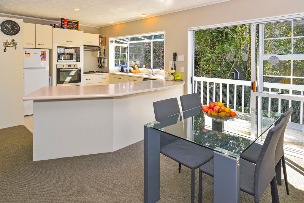 2/3 Phillipa Place, Browns Bay, Auckland - Carousel 2
