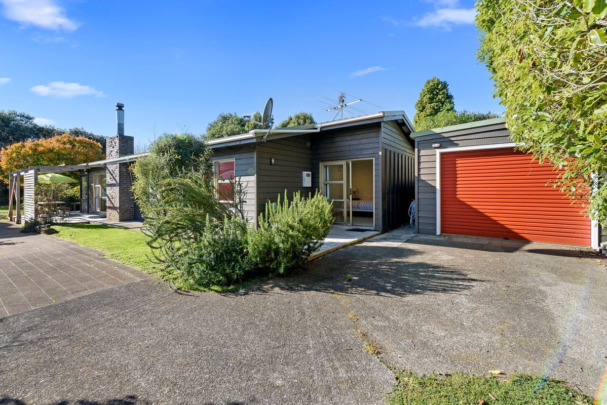 60 Te Moana Road, Waikanae Beach, Waikanae - Carousel 1