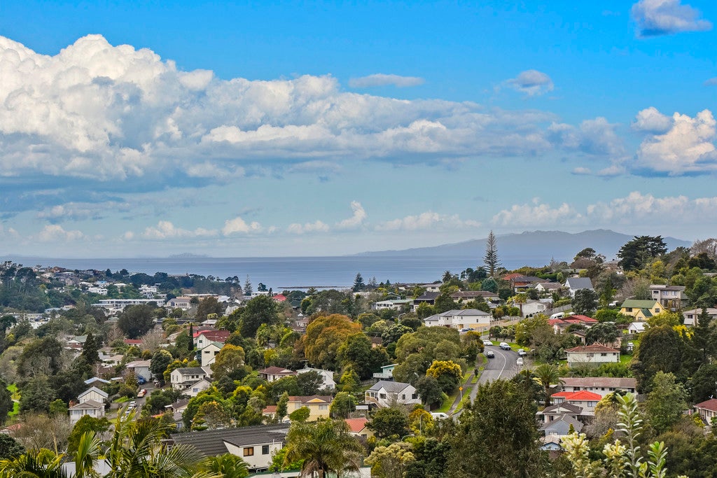 2/12 Eastwood Rise, Browns Bay, Auckland - Carousel 2