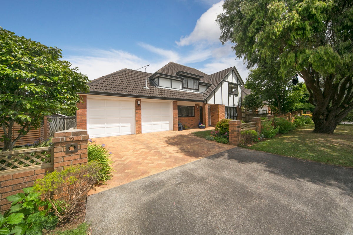 2/19 Hollywood Avenue, Epsom, Auckland - Carousel 1