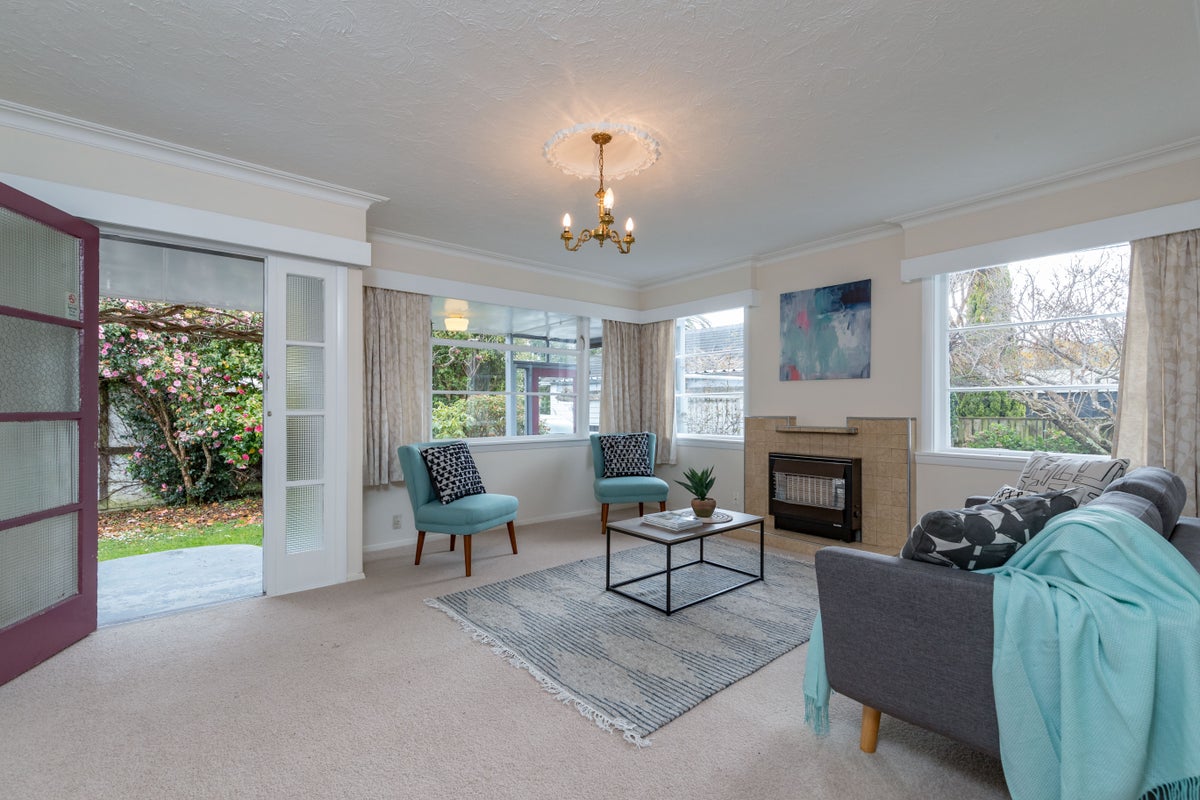 16 Golders Road, Elderslea, Upper Hutt - Carousel 1