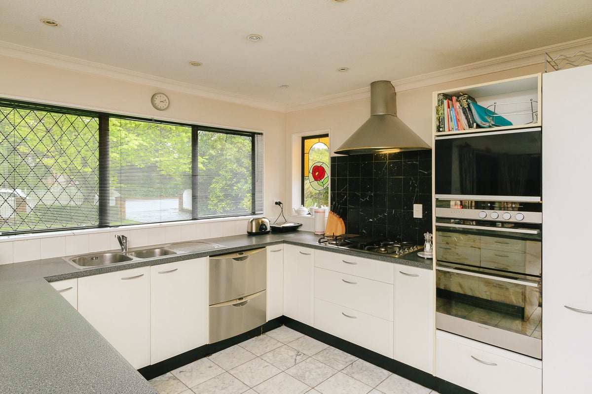 7 Wood Street, Wallaceville, Upper Hutt - Carousel 2