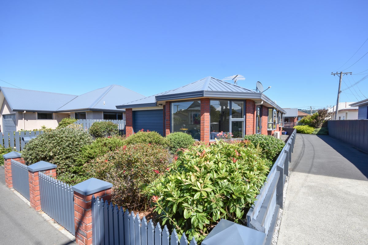 8 Begg Street, Saint Kilda, Dunedin - Carousel 1